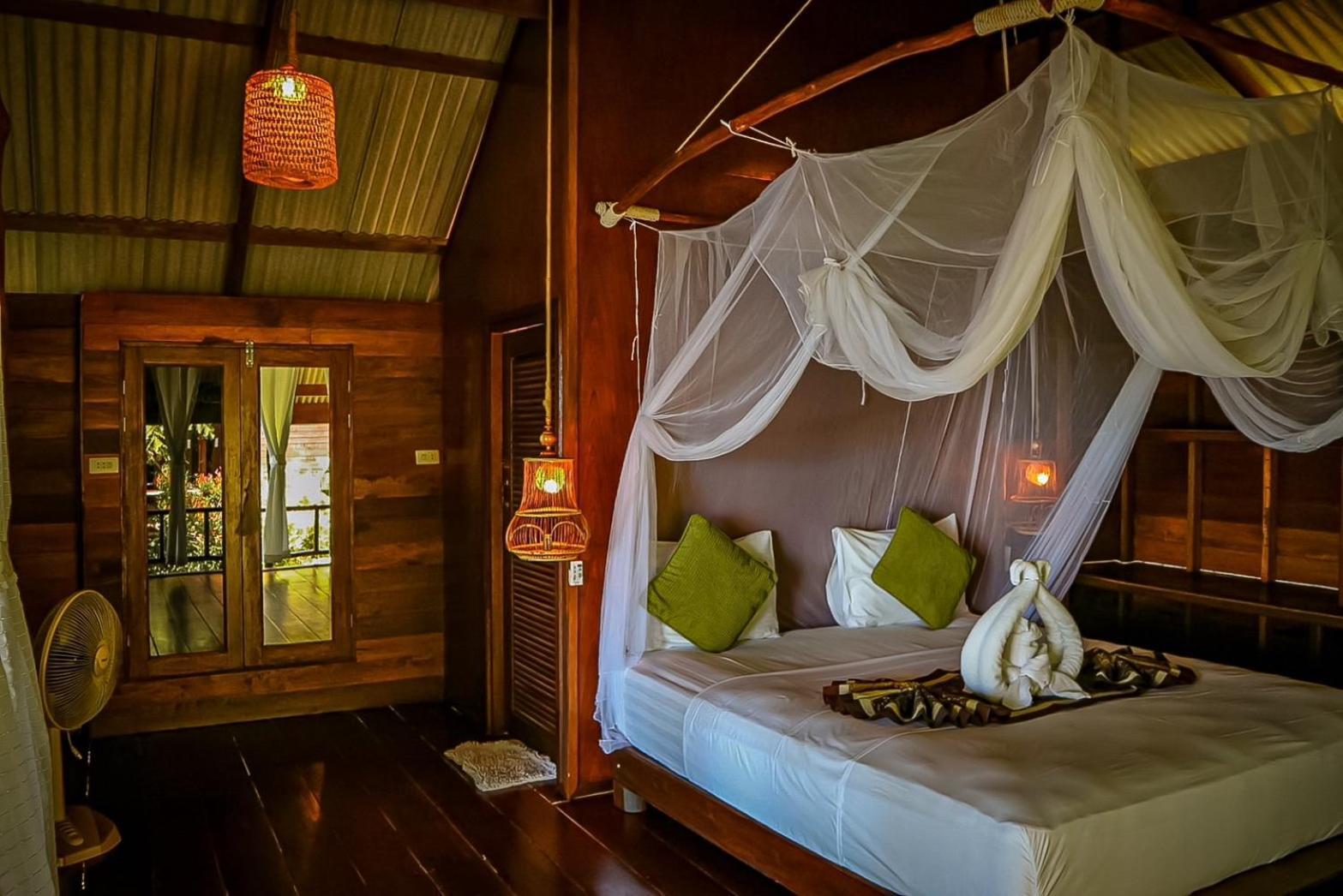 Hillhouse - Koh Yao Noi Bed & Breakfast Bagian luar foto