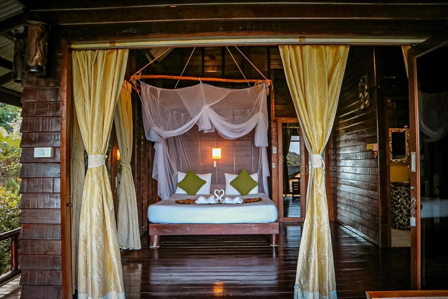 Hillhouse - Koh Yao Noi Bed & Breakfast Bagian luar foto