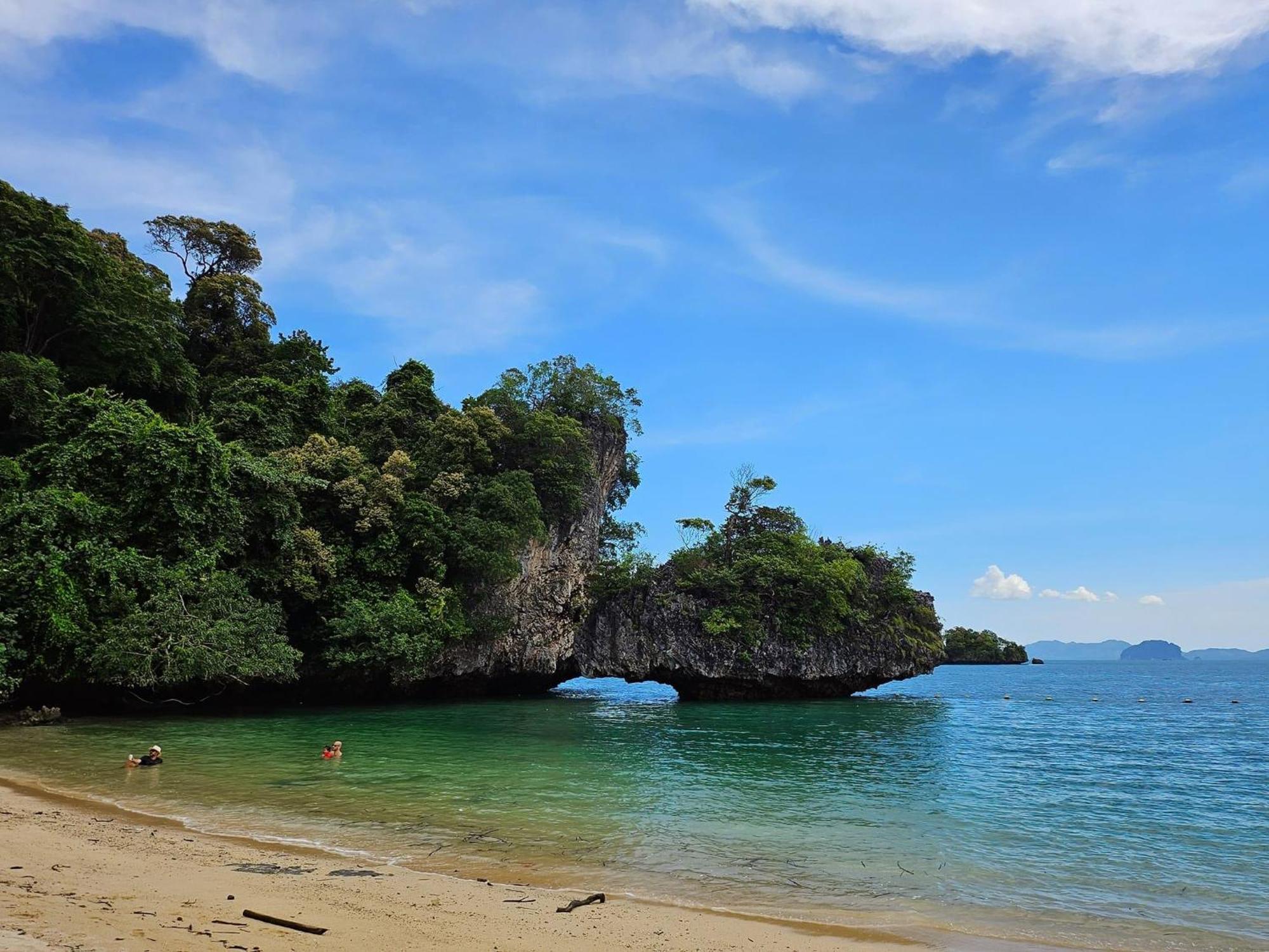 Hillhouse - Koh Yao Noi Bed & Breakfast Bagian luar foto